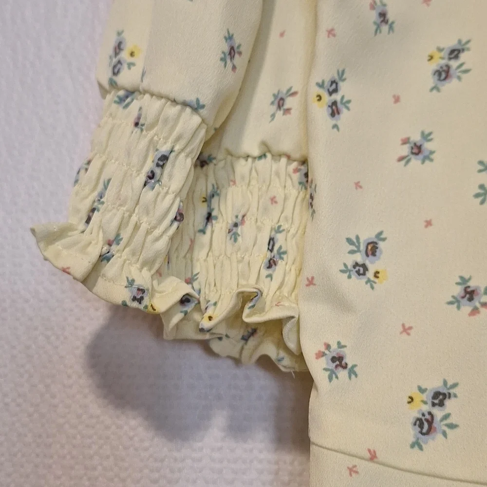 BCBGeneration Ditsy Floral , Wrap Top size Medium.. NWT - Picture 10 of 12